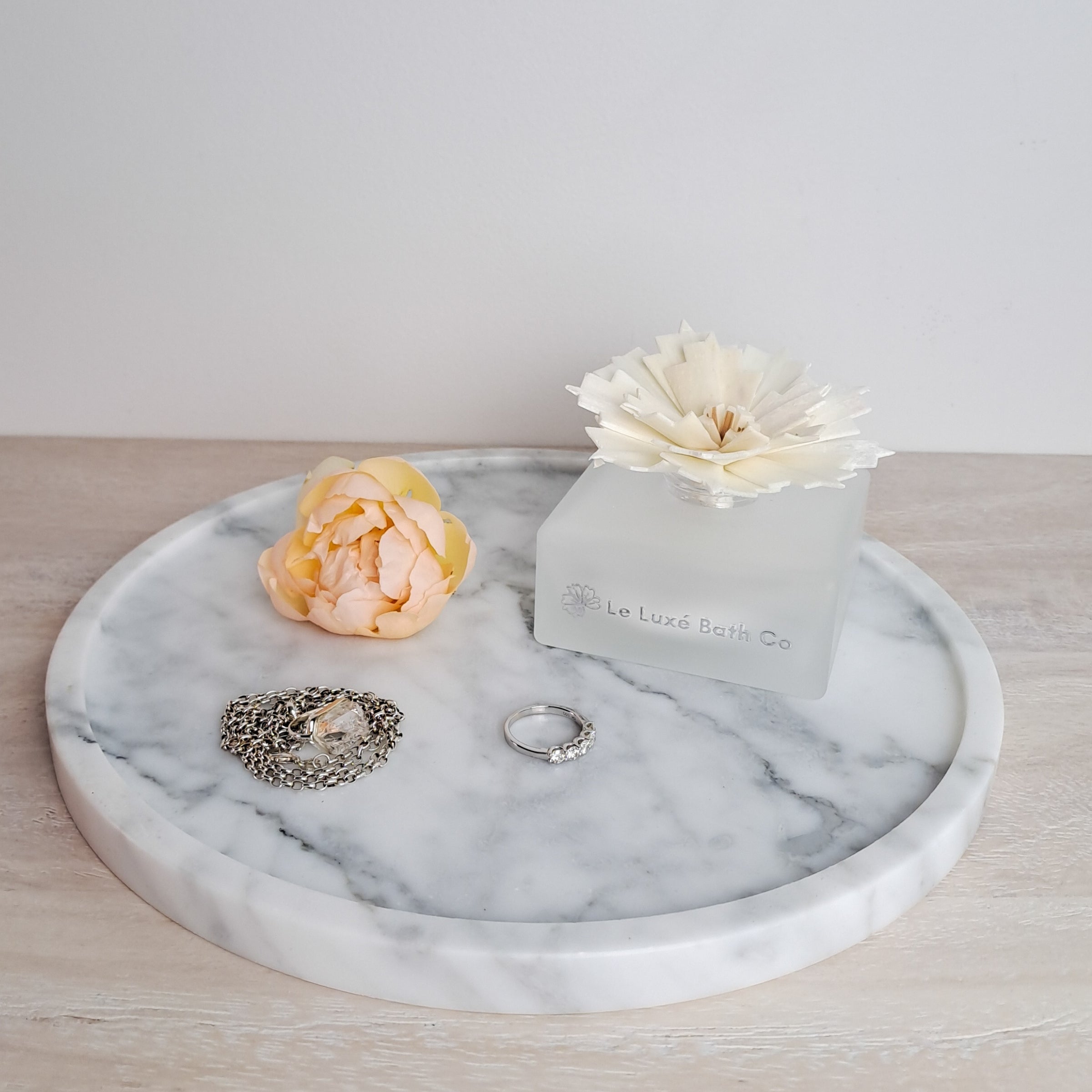 Sola Diffuser | Handcrafted Flower Fragrance Diffuser for Home - Éclat de Lune
